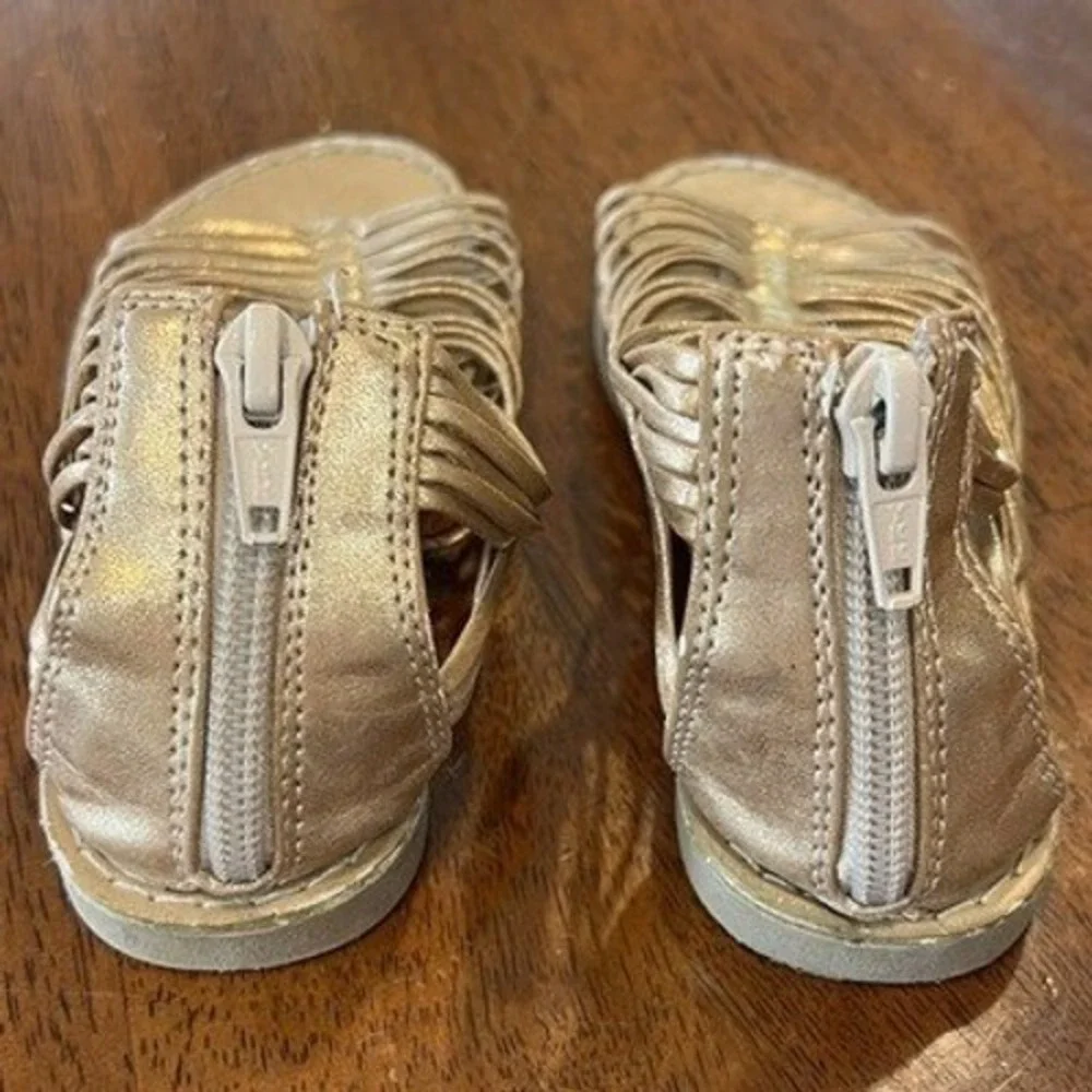 Seychelles Gladiator Sandals Strappy Metallic Gold Back Zipper Closure Youth‎ 10